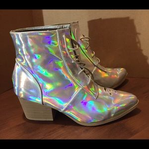 YRU Holographic Aura Silver Boots - size US 11